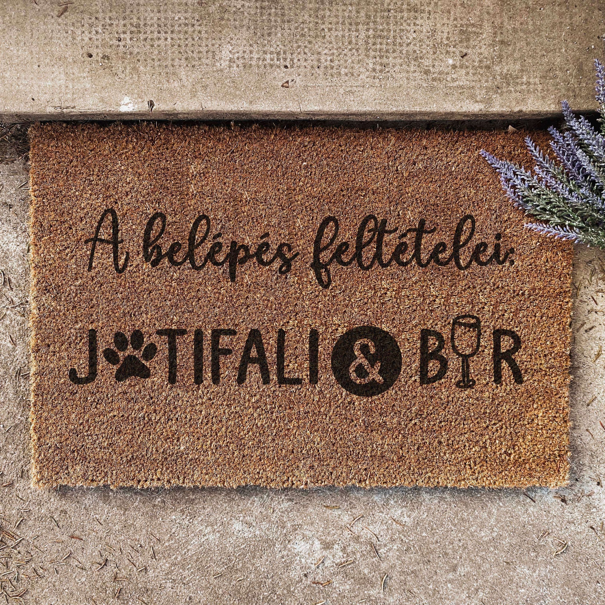 Vicces lábtörlő – Kókuszrostból, „A Belépés feltételei: Jutifali & Bor”